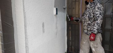 2021/2/25　外壁上塗り作業１回目