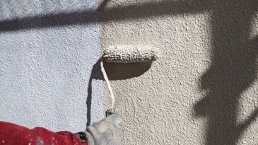 2021/2/23　外壁上塗り作業１回目
