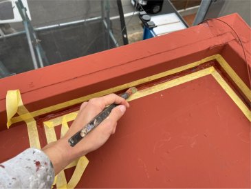 屋根コーキング補修　プライマー塗布