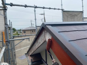 2021/5/8　破風板塗装作業１回目