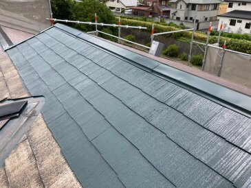 屋根上塗り作業１回目