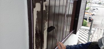 2021/7/1　雨戸塗装作業