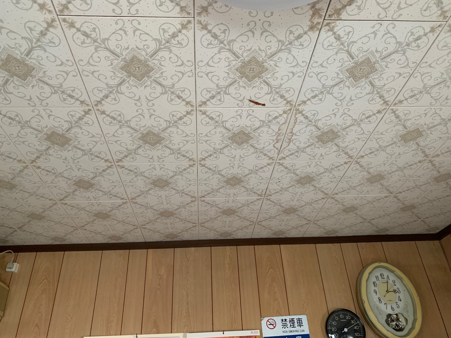 10月7日 天井点検口取り付け工事を行いました ブログ 株式会社タクト