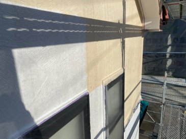 2021/11/25　２階外壁上塗り作業１回目