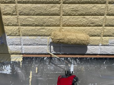 2022/4/5　ALC外壁中塗り作業