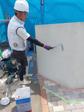 2022/6/29　塀下塗り作業