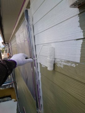 2022/8/2_外壁 上塗り作業１回目