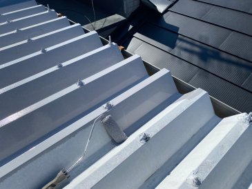 2022/10/1_折半屋根 塗装作業１回目
