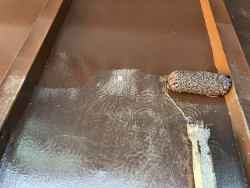 2022/11/2_トタン屋根 塗装作業２回目