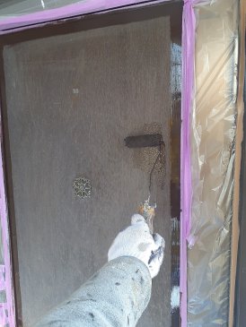 2022/11/9_玄関戸 塗装作業１回目