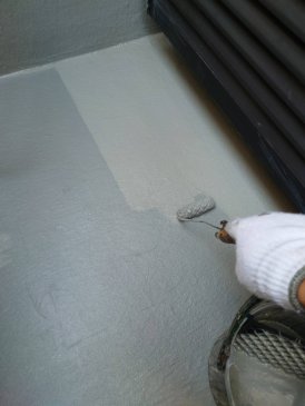 2022/11/19_ベランダ床 塗装作業２回目