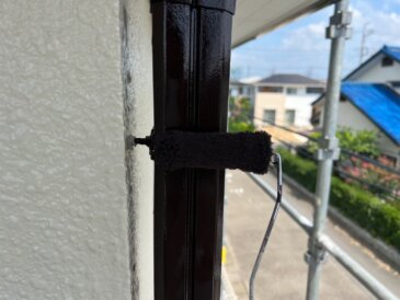 2023/8/21_縦樋 塗装作業２回目