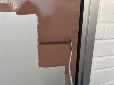 玄関ドア 上塗り作業１回目