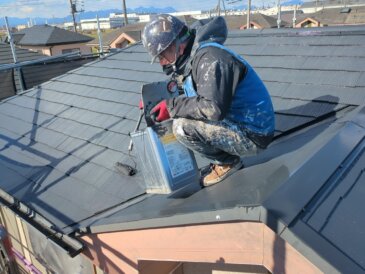 屋根 上塗り作業２回目