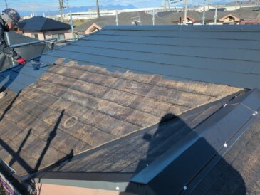 屋根 上塗り作業１回目